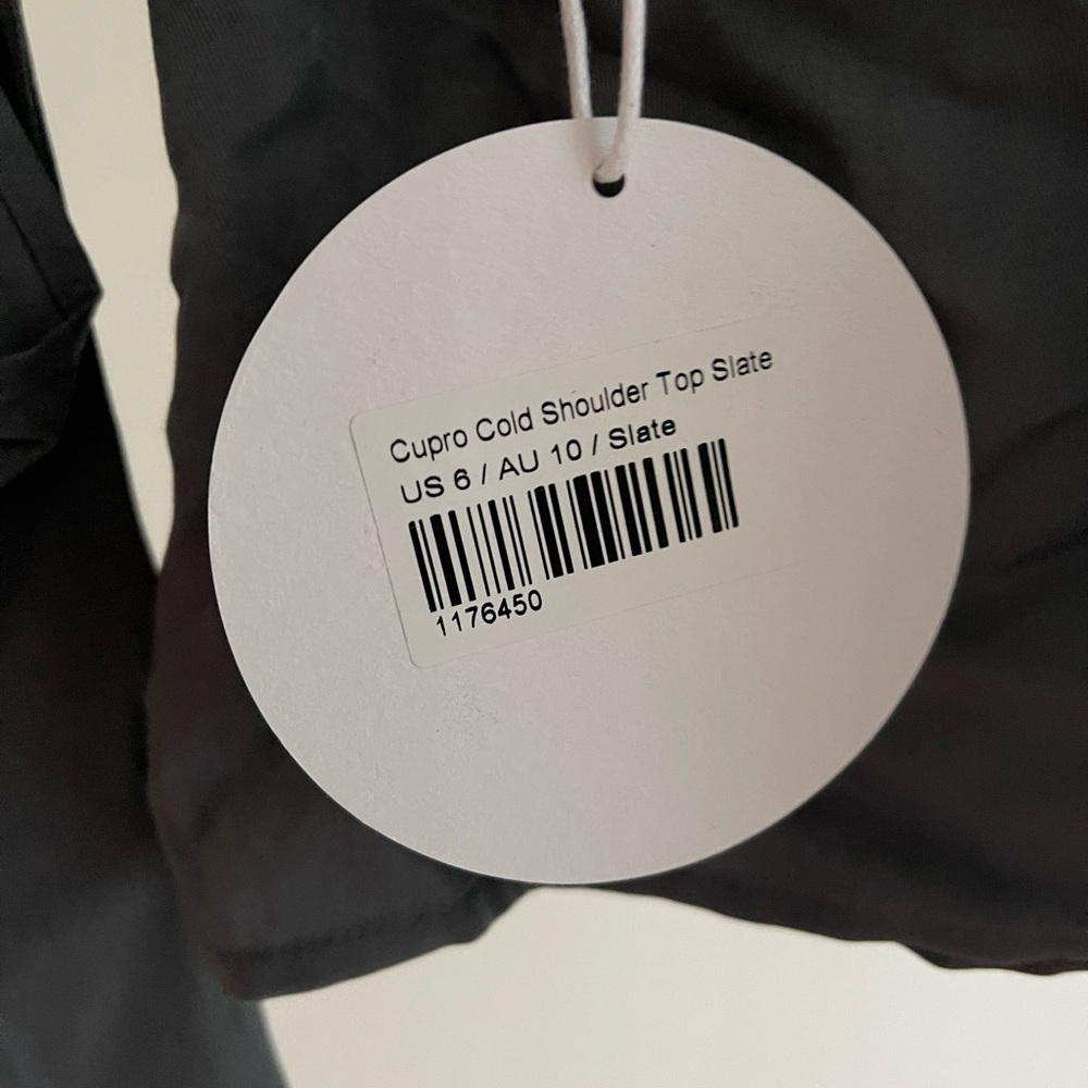 SOLD BNWT princess polly cold shoulder top - Picture 7 of 7